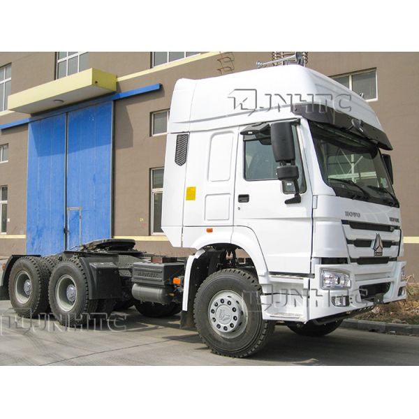 Тележки прицепа для трактора сварочного трактора 6x4 RHD Sinotruk HOWO в Танзании