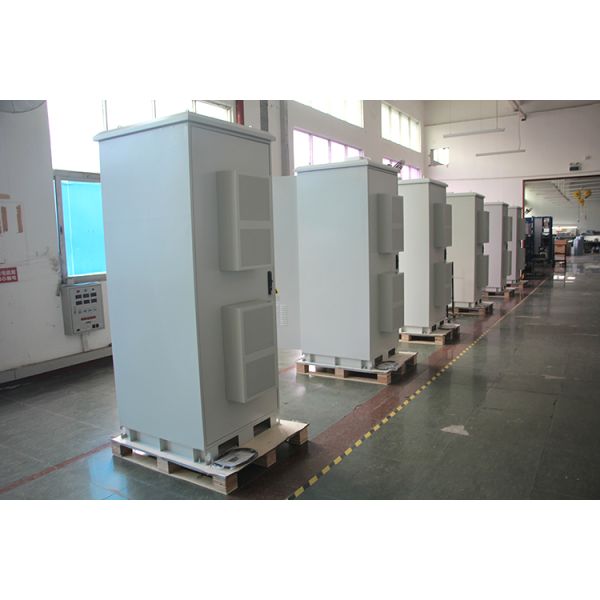 IP55 Waterproof Solar Battery Cabinet / Outdoor Equipment Cabinet Saving Energy