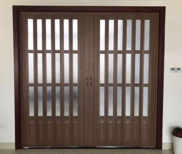 A instalação fácil da separação impermeável da porta de dobradura do PVC do banheiro