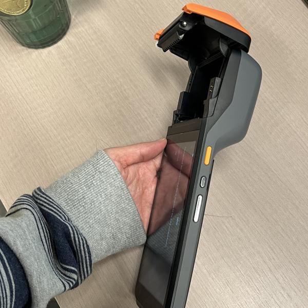 コントクトレス Android POS システム 5.5 インチのタッチスクリーン 58mm インプリント