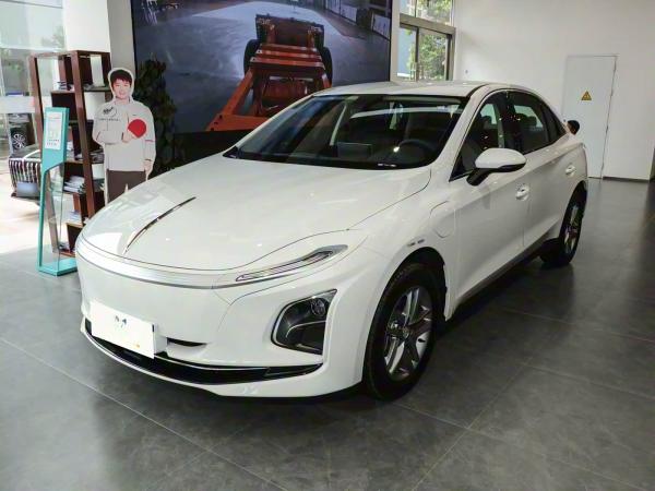 Prepárate para el futuro con el Hongqi EQ-M5 de energía puramente eléctrica, con 500 km de autonomía CLTC y una velocidad máxima de 130 km/h, Coche Usado