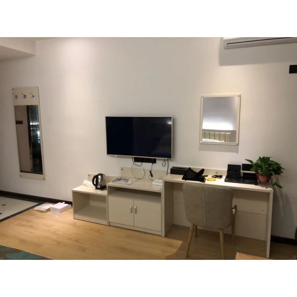 Guest Room / Hotel Bedroom Furniture Sets Fashionable Solid Wood Material