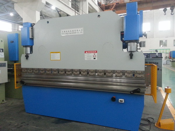 Motorized 160T/3200 Metal Sheet Bending Machine Hydraulic synchronization