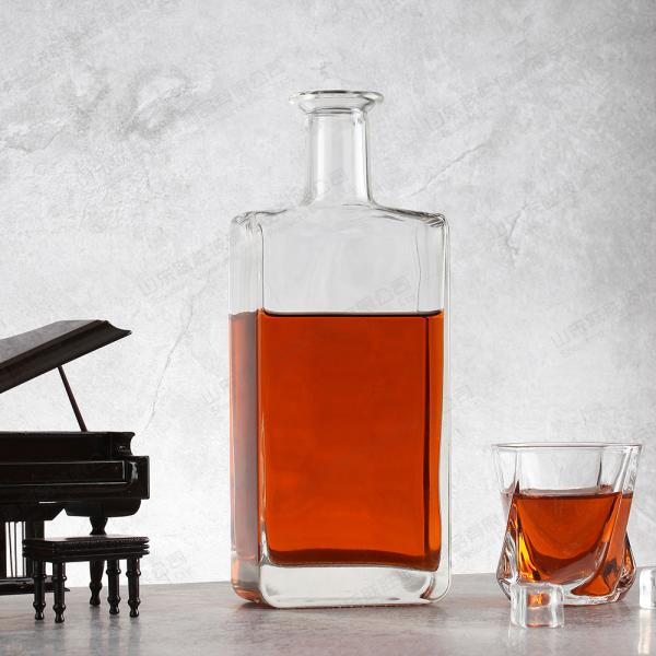 Healthy Lead Free Glass Whiskey Decanter Bottle With Square Brandy Glass And Stopper