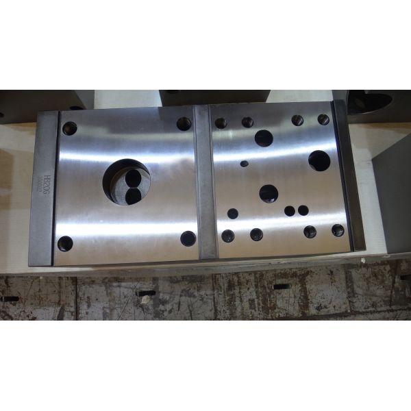 SB81 Backhoe Hydraulic Breaker Parts Cylinder For Drilling Machines