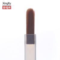 Une brosse de manucure à ongles rapide et pratique