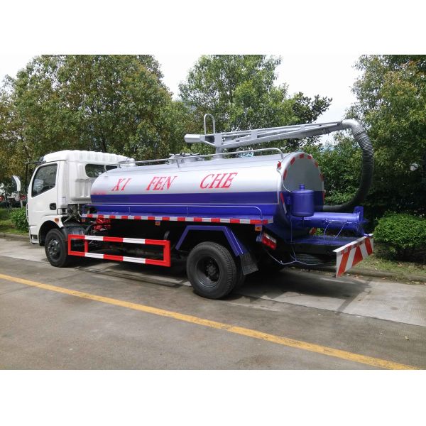 110 kW Euro 4 Mini camión de aspiración de aguas residuales a vacío diesel para eliminación manual de aguas residuales
