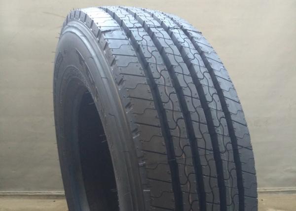 Tubeless Design School Bus Tires , Truck And Bus Tyres 245/70R19.5 Size