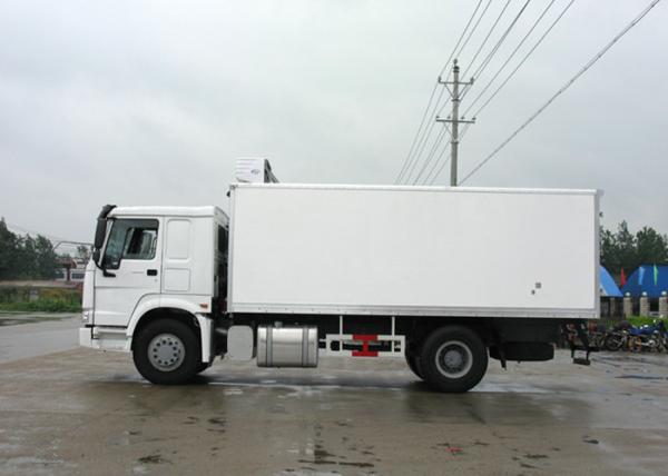 Rei Thermo Freezer de HOWO 4x2 6 Wheeler Refrigerated Box Truck With