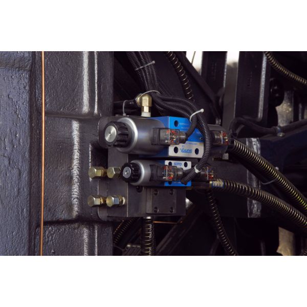 Крышка бутылки отливая пластиковую керамическую машину в форму инжекционного метода литья