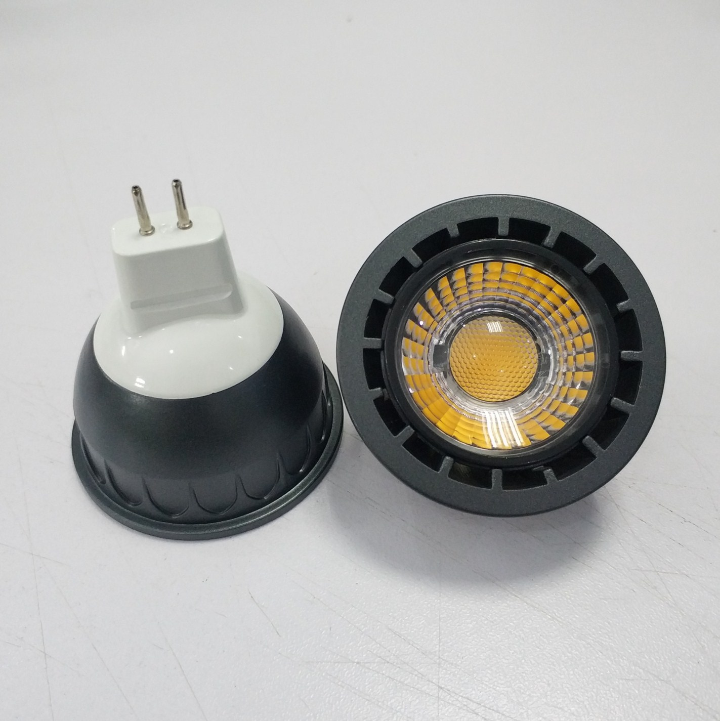 High Precision Rotary Vertical Injection Molding Machine For Lamp Plastic Brackets