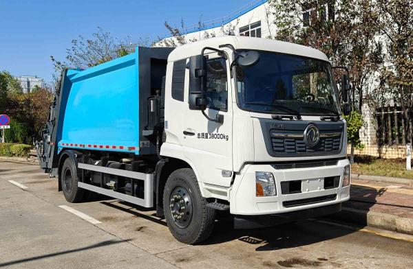 Le poids total de Dongfeng est de 18000 kg avec un camion compacteur de 18 cubes.