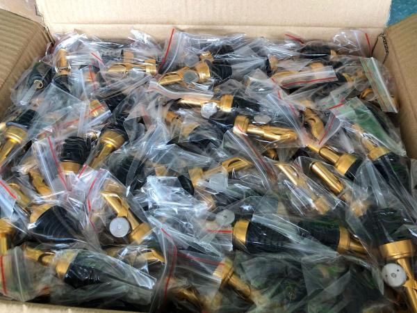 2022 Popular Weighted Pourer 12cm Self Closing Spout, 4 Colors Available Siver/Gold/Red/Green