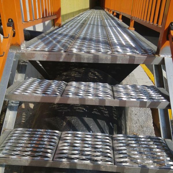 Анти- пефорированный скидом алюминий планки решетки безопасности распорки сжатия 5052 H32