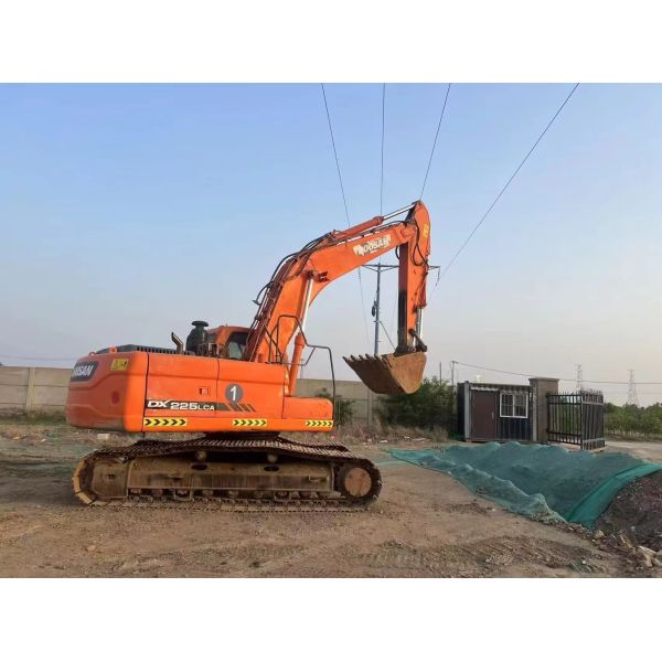 Экскаватор Doosan, используемый оригинальным экскаватором Doosan DX225LC в Южной Корее