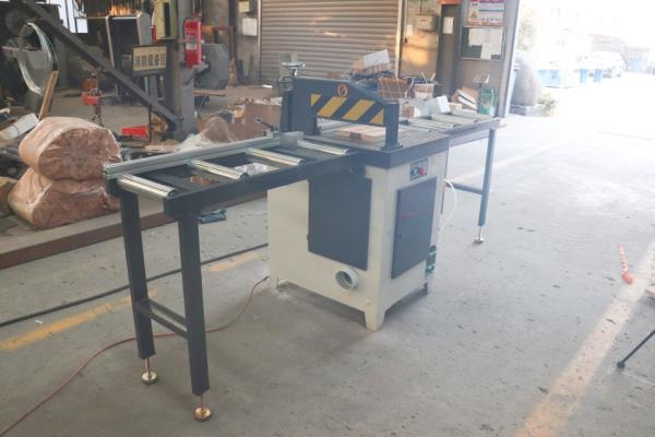Máquina automática de corte de madeira de alta velocidade