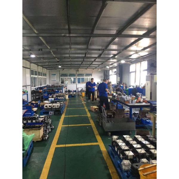 30KG Steel 4th Axis CNC Rotary Table Manual Operation with Quill Tailstock Attachment