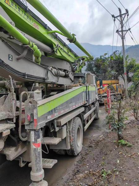 Pompes à béton Zoomlion d'occasion 38 mètres Type pratique avec assistance après-vente