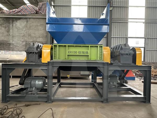Rubber Metal Shredder Plastic Recycling Machine with and Small Scraps Weight T of 2.5