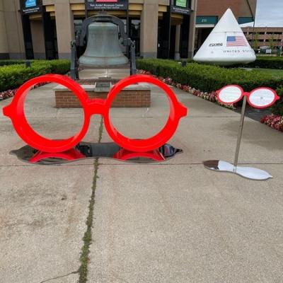 Red Stainless Steel Outdoor Art Glasses Sculpture Hand Forged