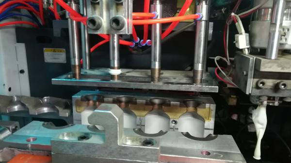 Automatic Extrusion Blow Machine With 20s/Pc Cycle Time 3 - 4 Die Head