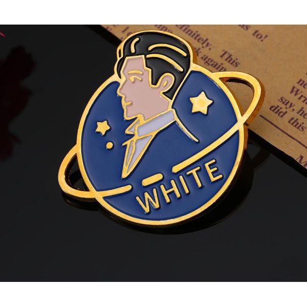 Zinc-alloy lacquered metal brooch pin badges cartoon university logo words OEM