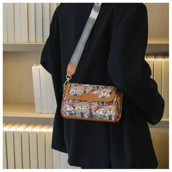 Polyester Lined Crossbody Handbag for Women Instagram-Worthy Cartoon Bear Design
