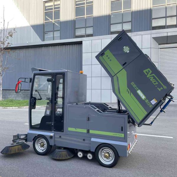 Large Ride On Industrial Sweeper High Power Dust / Debris Collection For Big Areas