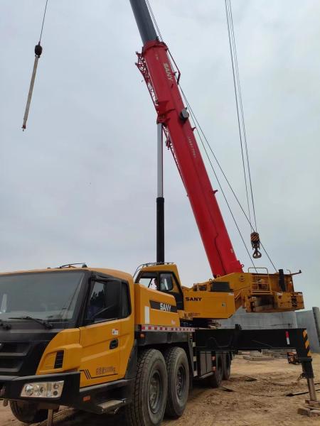 Crane télescopique montée sur un camion de 80 tonnes