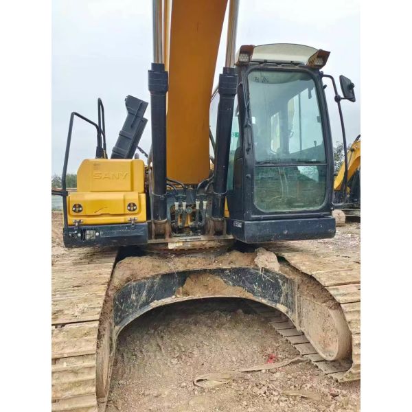 Excavateur grand Sany 215c machine de construction utilisée avec peu d'heures de travail