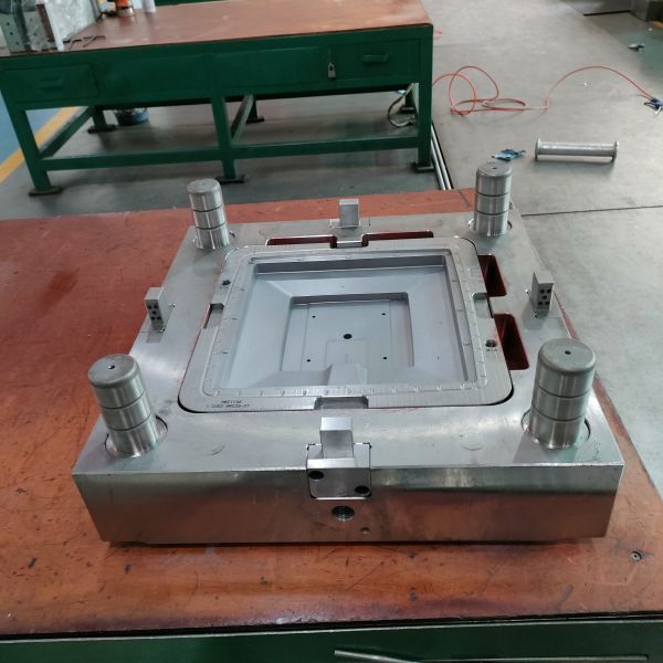 Thermoplastic Plastics Injection Mold And Molding With 738H Steel Material