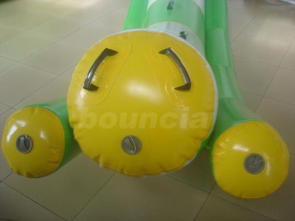 A água inflável cambalea usado no parque ou na piscina da água