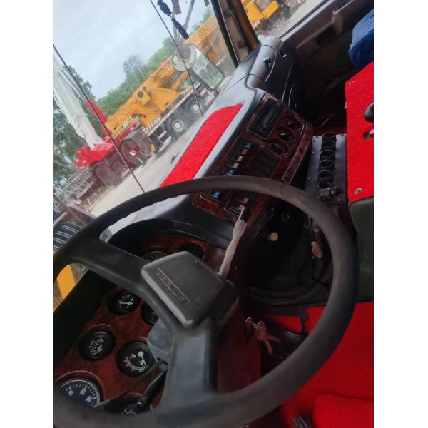 MOOG Hydraulic Cylinder and Eaton Hydraulic Pump Used Truck Crane QY100K at Affordable