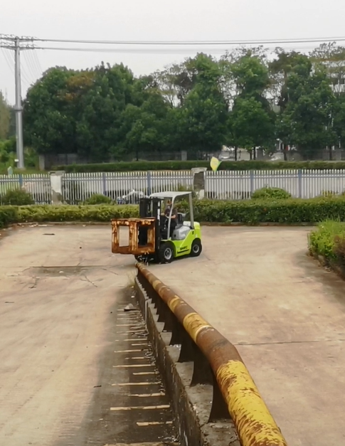 Электрический грузовик с двигателем переменного тока SNSC 1,6 тонны 2 тонны с пневматической стандартной шиной