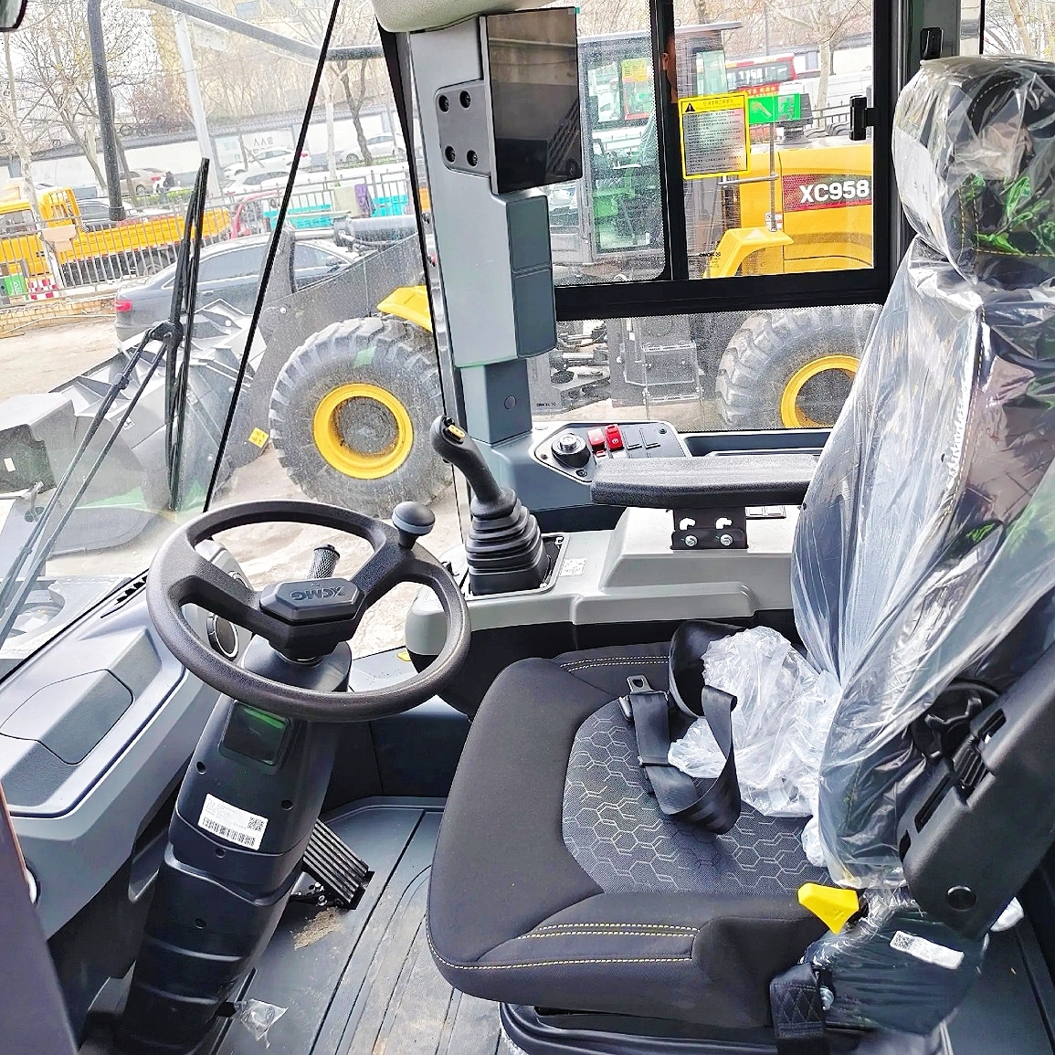 China EV Wheel loader  Pure Electric 5.5 Ton Wheel Loader Xc958-EV Electric Timer Loader with Log Wood Clamp, Electric Machinery for Timber Yard Log Transport for Sale In south Africa