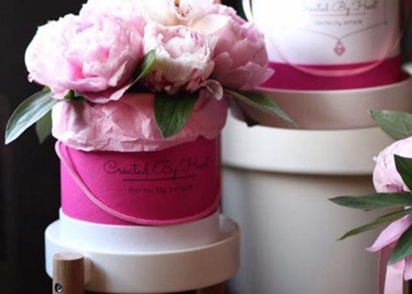 Paperboard Round Flower Box Rose Flower Bouquet Hot Stamping Fancy Eco - Friendly
