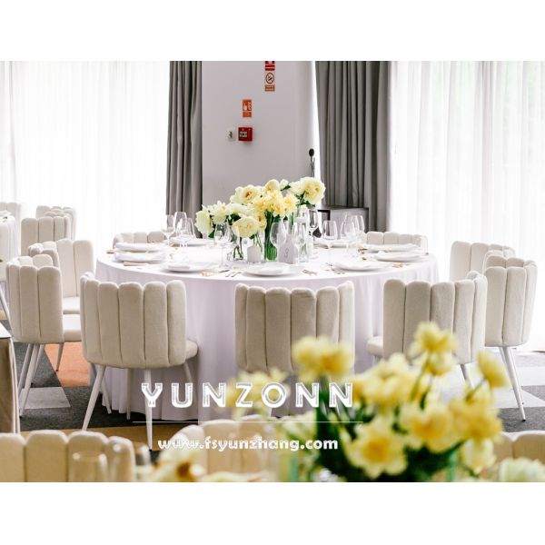 Dubai Luxury Style Furniture for Wedding Events Banquet Hall Royal Chairs Finger Shaped Velvet Customization Dining Chairs