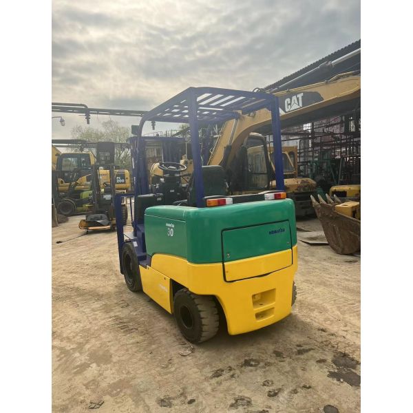 Low Working Hours and Good Condition Komatsu 3T Forklift FD30 for Construction Works