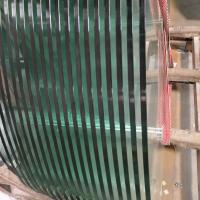 Mesa de centro com armação de metal preto oval em vidro temperado artístico