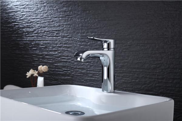 Square Bathroom Sink Faucets , Single Handle Basin Sink Bathroom Vanity Faucets