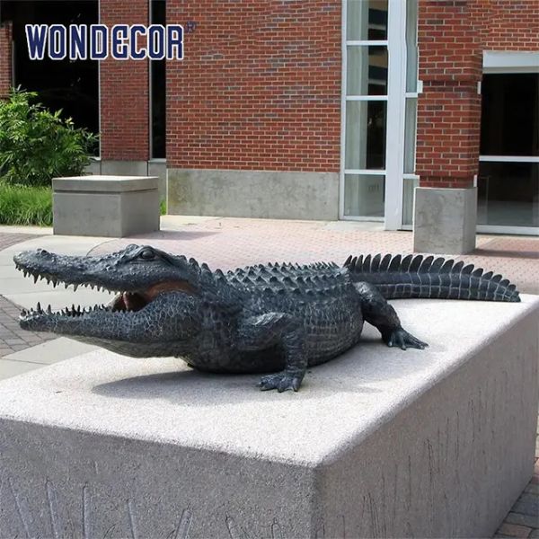 Скульптура крокодила металла большого на открытом воздухе декоративного бросания бронзовая