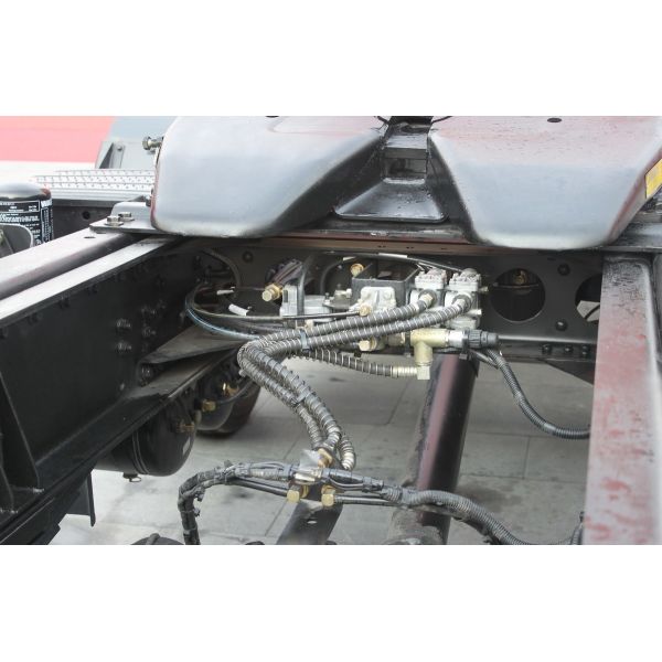 FAW J6M Heavy Tractor Truck And Trailer Equipment 320HP 6X2 Tractor Units