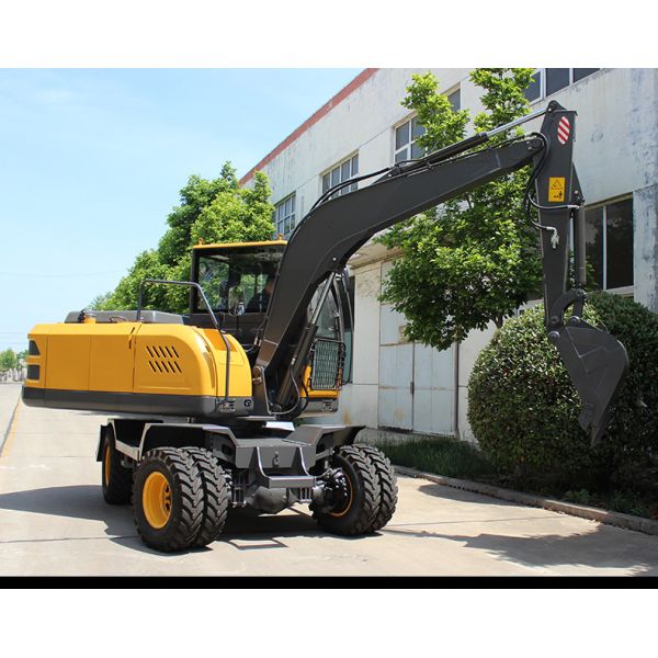 Peso de trabalho 8000KG Excavadora de rodas Trabalhos de pavimentação Trituração 0,3m3 Capacidade