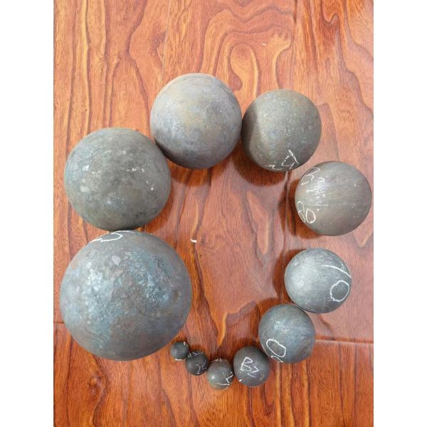 20-150 mm Polissage de boules de meulage forgées HRC55 Valeur d'impact ≥12J/Cm2