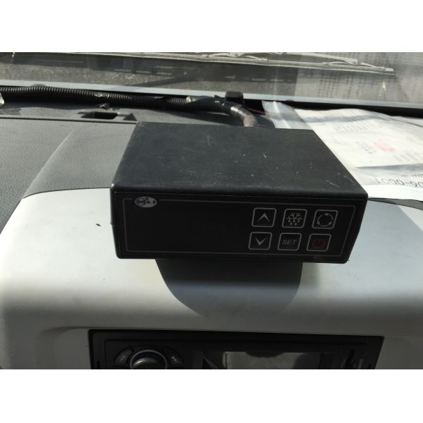 HOWO Light Refrigerator Box Truck 109 Hp PU Foam For Seafood Transport