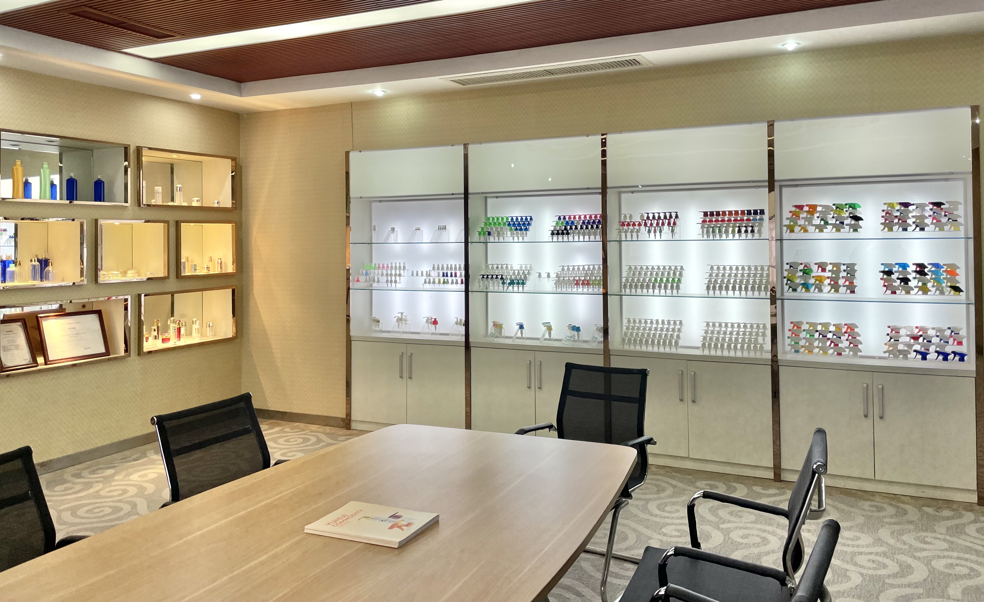 80 мл ПЭТ пластиковая бутылка с 24/410 пластиковой винтовой крышкой Дисковая крышка Flip Top Cap Лосьонный насос Прямая туманная распылитель