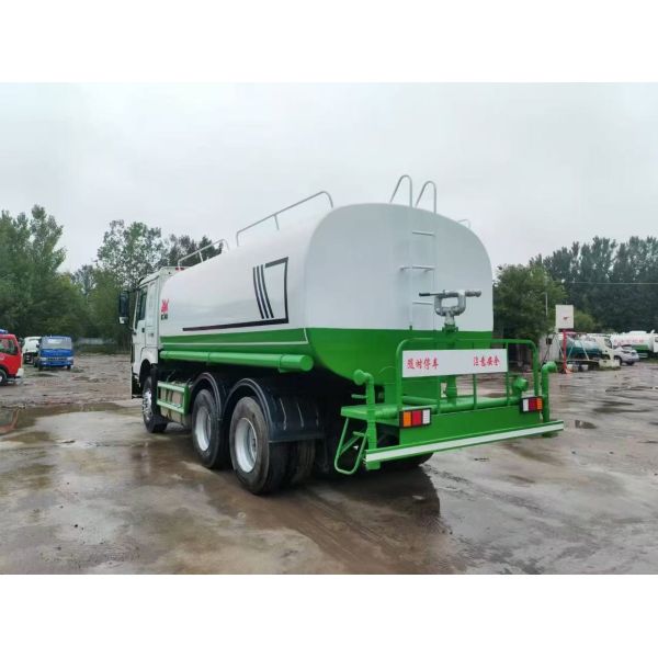 FAW Tank Watering Truck Dongfeng Sinotruk HOWO Shacman Road Sprinkler Sanitation Vehicle 20000/30000L 6X4 Heavy Duty Milk Tanker Drinking Water Truck Price