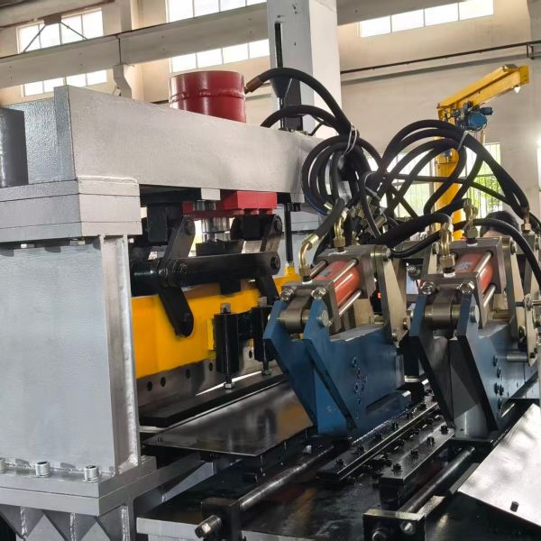 Wide Adjustable Galvanized Steel Structure Frame C Z Purlin Roll Forming Machine Popular in Australia for Steel Structure Warehouse