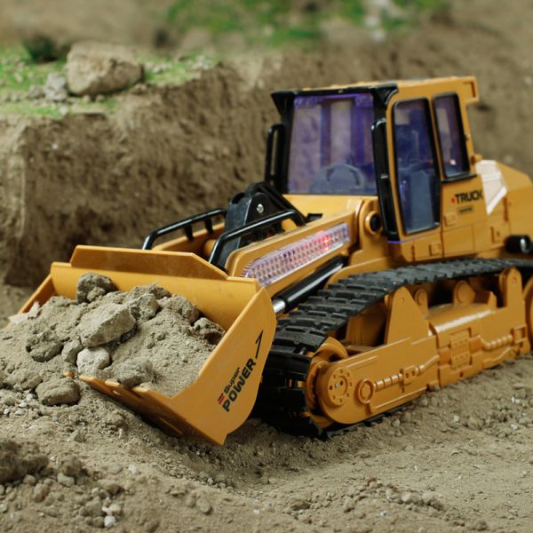 Indoor-Outdoor Remote Controlled Bulldozer 5 Channels Sound and Light Simulation