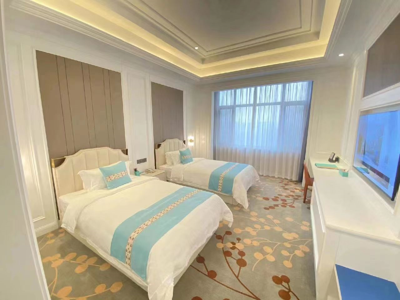 Classic Luxury White Solid Oak Double Bed Hotel Bedroom Soft Bed